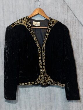 Vintage Farinae Black Velvet Gold Embroidered Cropped Jacket Size 10 USA